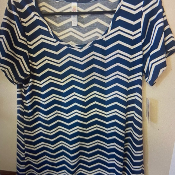 Lularoe classic t large new with tag chevron print - Picture 1 of 2